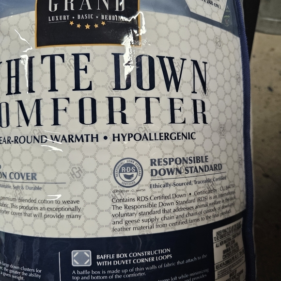 Hotel Grand White Down Comforter, new - Picture 3 of 9